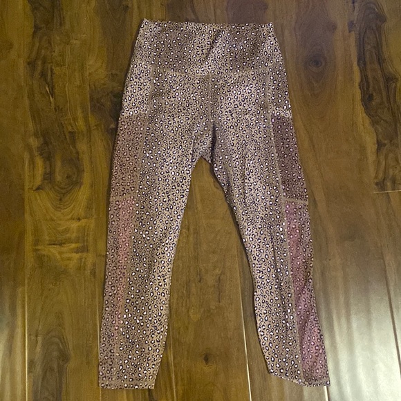 fabletics pink cheetah print xs short - Picture 1 of 3